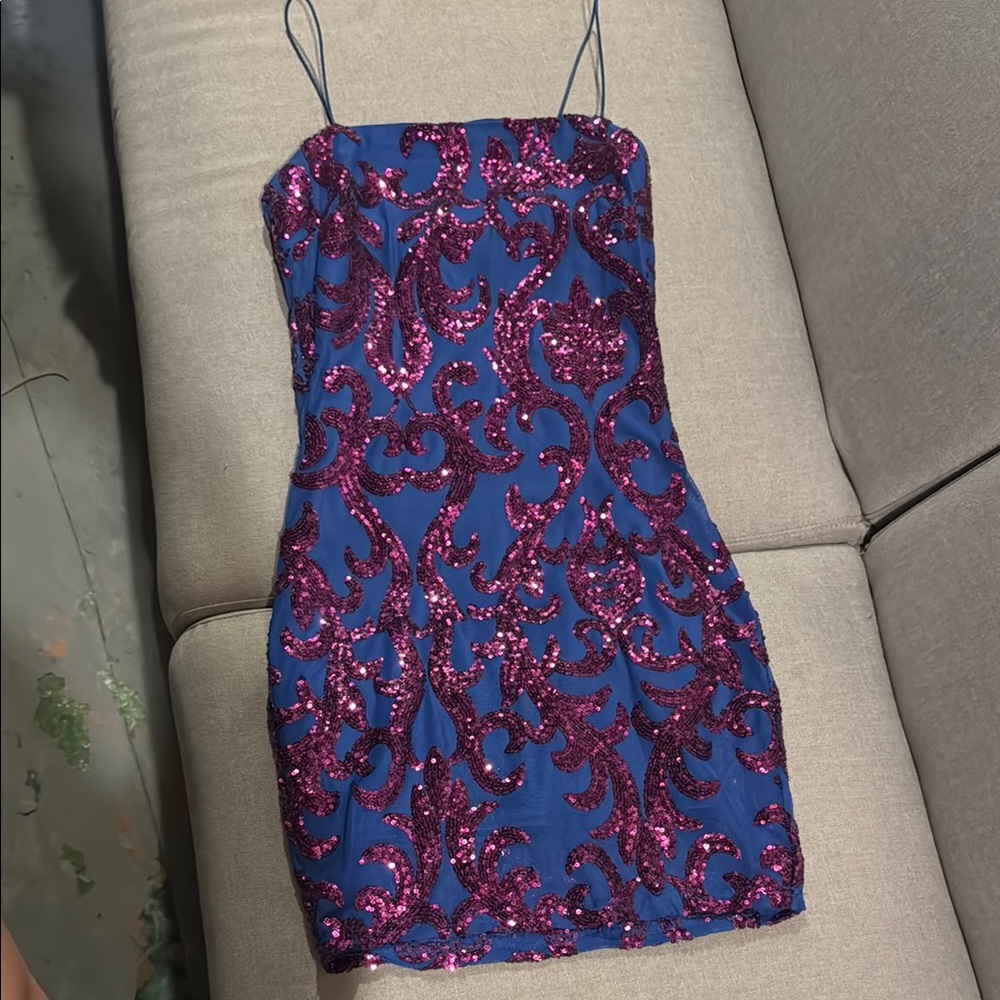 Windsor Blue and Red Sheath Mini Dress Spaghetti Strap
Size xs women’s like new